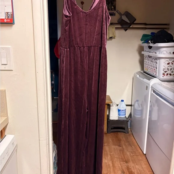 Eyeshadow Velvet Jumpsuit in Purple - Picture 4 of 8